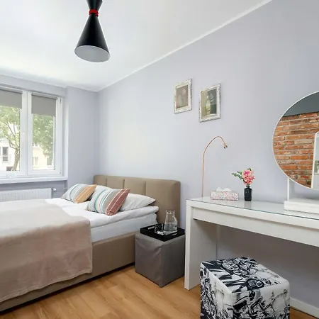 Modern Jaworowa Perfect For Remote Work By Renters شقة